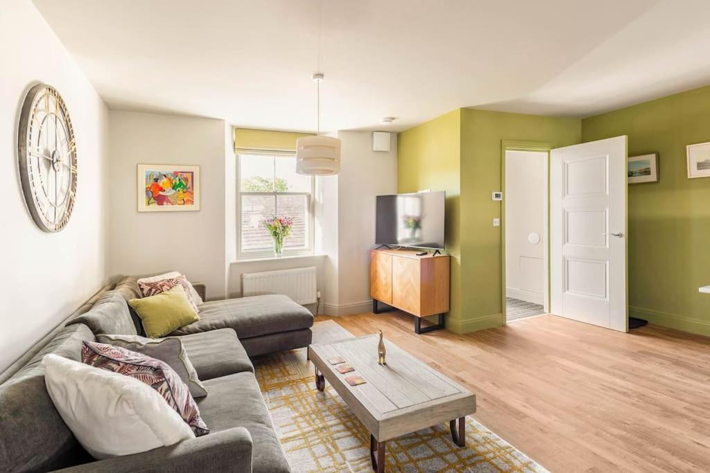 Shamrock, Bowness On Windermere, Superb One Bedroom Apartment With Private Parking Esterno foto