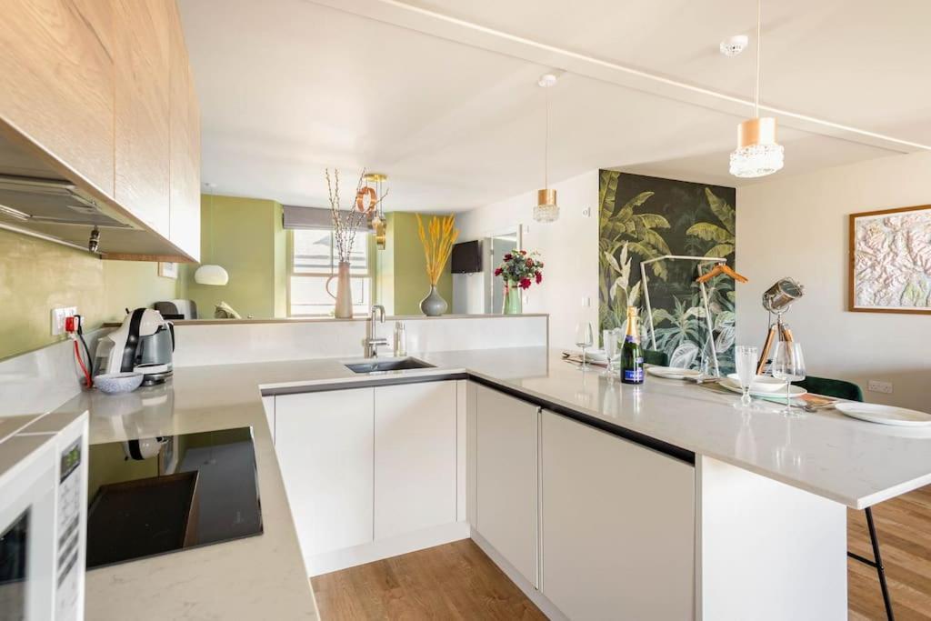 Shamrock, Bowness On Windermere, Superb One Bedroom Apartment With Private Parking Esterno foto