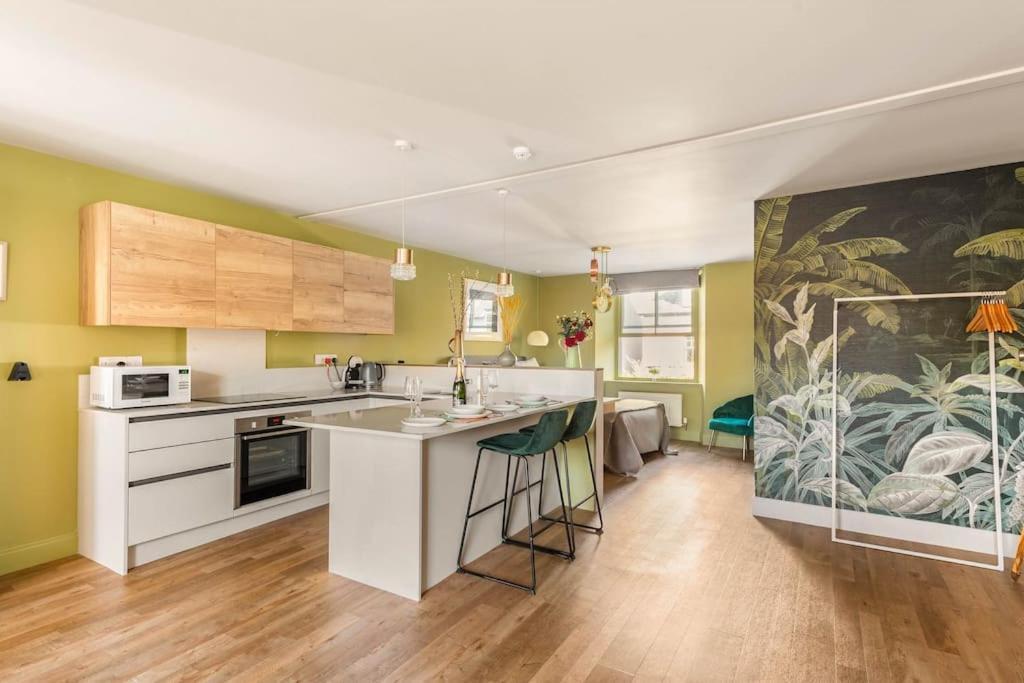 Shamrock, Bowness On Windermere, Superb One Bedroom Apartment With Private Parking Esterno foto