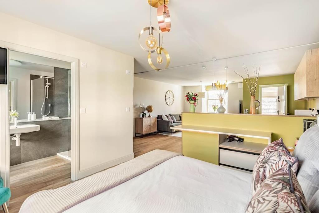 Shamrock, Bowness On Windermere, Superb One Bedroom Apartment With Private Parking Esterno foto